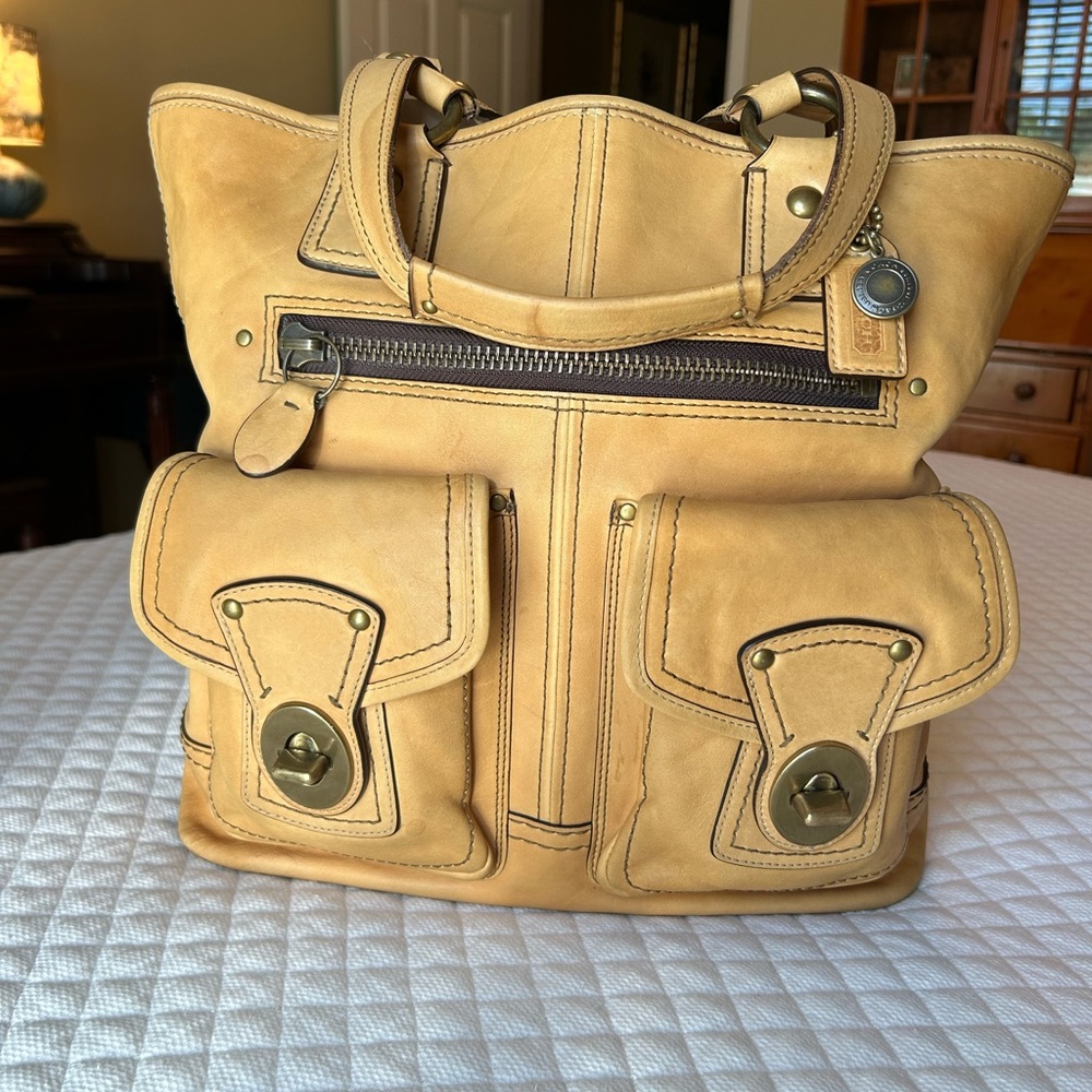 Coach Gigi Tote in Camel No 11131